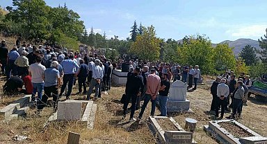 Malatya'da kazada hayatını kaybeden sağlık çalışanı genç son yolculuğuna uğurlandı