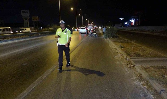 Manavgat'ta motosiklet yayaya çarptı: 1'i ağır 2 yaralı