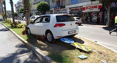 Manavgat'ta otomobiller çarpıştı: 2 yaralı