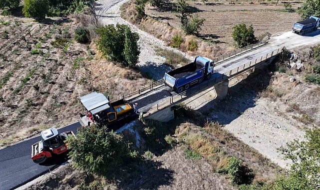 Manisa Büyükşehir, Sarıgöl'de 6 kilometrelik yolu sıcak asfaltla buluşturuyor