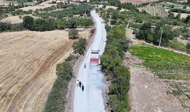Manisa'da 1999'da açılan yol 27 yıl sonra asfaltla buluştu