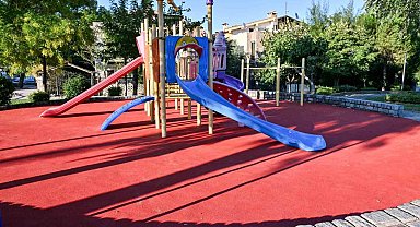 Manisa'da park ve oyun alanlarına güvenli zemin