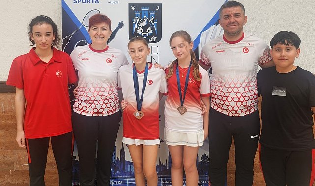 Manisalı badmintonculardan Hırvatistan'da çifte bronz