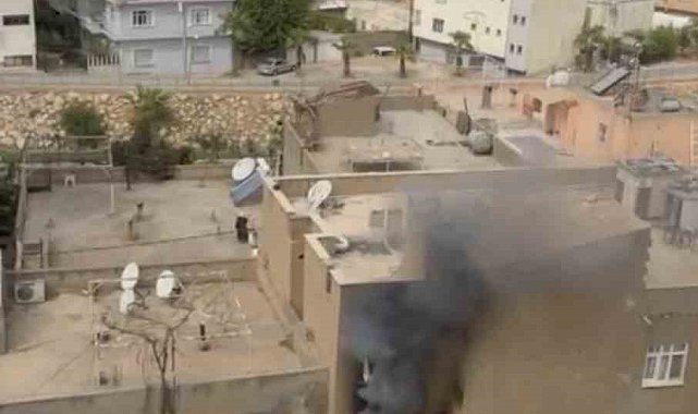 Mardin'de binada çıkan yangında mahsur kalan 2 kişi kurtarıldı