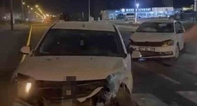 Mardin'de iki otomobil çarpıştı: 3 yaralı