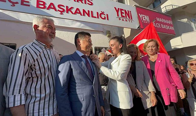 Marmaris Belediye Başkanı Ünlü, CHP'den istifa ederek Yeni Parti'ye katıldı