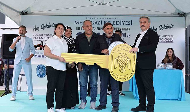 Melikgazi'de 24 aile yeni evlerine kavuştu