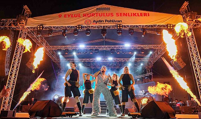 Menemen'de on binler Sefo ile coştu