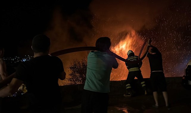 Menteşe'de alevler geceyi aydınlattı, itfaiye faciayı önledi