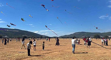 Menteşe'de gökyüzü uçurtmalarla renklendi