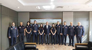 Mersin itfaiye personeli, İtfaiye Haftasında Başkan Seçer'le buluştu