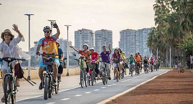 Mersin'de bisikletseverler güvenli sürüş için pedal çevirdi
