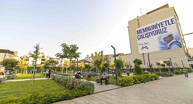 Mersin'de Kırmızı Lacivert Kent Meydanı çarşıya nefes aldırdı