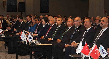 Mersin'de limanların geleceği masaya yatırıldı: Hukuk, teknoloji ve yeşil dönüşüm vurgusu