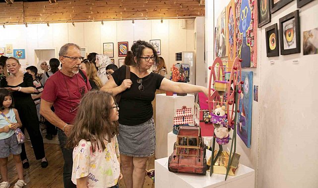Mersin'de miniklerin rengarenk hayalleri sergiye dönüştü