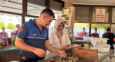 Mersin'de okul kantinlerine denetim: Tarihi geçmiş ürünler imha edildi