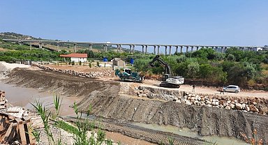 Mersin'de sel ve taşkın riskine karşı dere ıslahı çalışmaları sürüyor