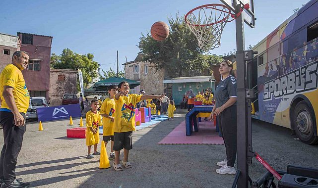 Mersin'de Sporbüs ile 26 bin çocuk sporla buluştu