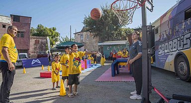 Mersin'de Sporbüs ile 26 bin çocuk sporla buluştu