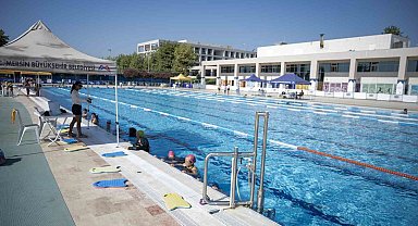 Mersin'de ücretsiz yüzme kurslarında 4 bin 200 kişi eğitim aldı