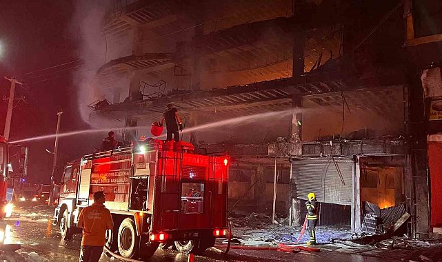 Mersin'deki mobilya mağazası yangını söndürüldü