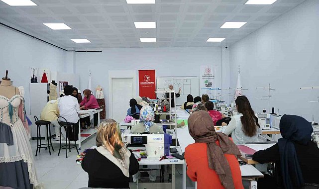 Meslekleri farklı hedefleri aynı: Diyarbakırlı kadınlar moda dünyasına hazırlanıyor