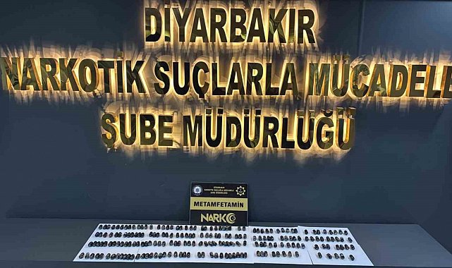 Midelerinde taşıdıkları uyuşturucu ile yakalanan 2 kişi tutuklandı