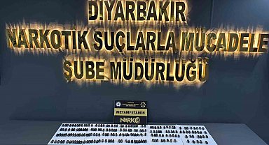 Midelerinde taşıdıkları uyuşturucu ile yakalanan 2 kişi tutuklandı