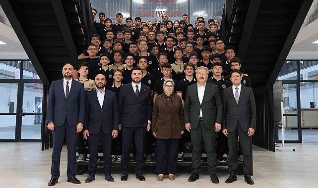 Milletvekili Ayşe Böhürler, Havacılık Lisesi öğrencilerine tecrübelerini aktardı