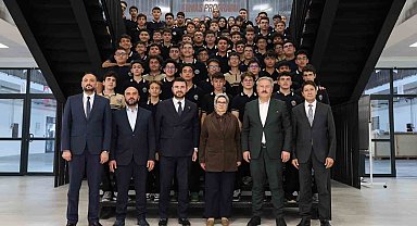Milletvekili Ayşe Böhürler, Havacılık Lisesi öğrencilerine tecrübelerini aktardı