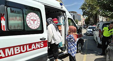 Minibüs ile iki otomobil çarpıştı: 2 çocuk yaralandı