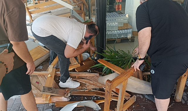 Minibüs kontrolden çıkıp kafeye daldı ölümden saniyelerle yaralı kurtuldu