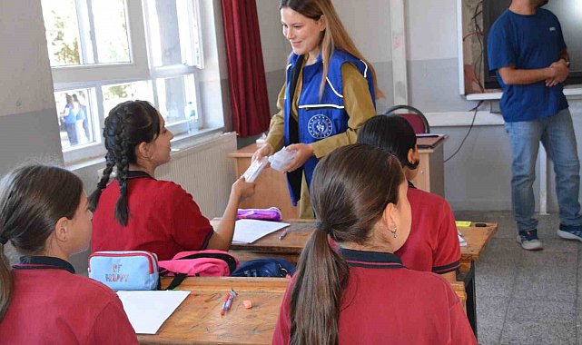 Minik öğrencilerin yeni eğitim yılı sevincine ortak oldular