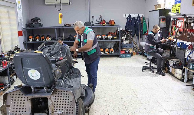 Mobilyalarını kendisi üretiyor