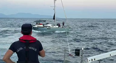 Motoru arızalanıp sürüklenen teknedeki İsrail uyruklu 2 kişiyi Sahil Güvenlik ekipleri kurtardı