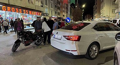 Motosiklet otomobille çarpıştı: 1 yaralı