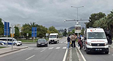 Motosiklet sürücüsü annesinin yanındaki çocuğa çarpıp kaçtı