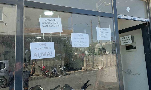 Motosiklet tamir ustası, tamirhanede yarış muhabbetini ve küfrü cama astığı yazıyla yasakladı