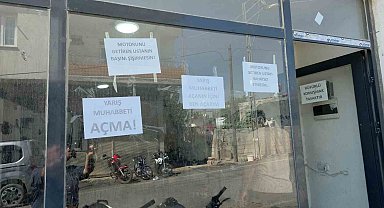 Motosiklet tamir ustası, tamirhanede yarış muhabbetini ve küfrü cama astığı yazıyla yasakladı