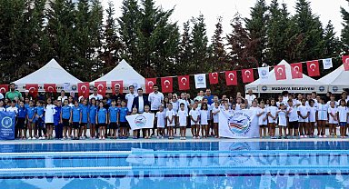 Mudanya Belediyesporlu yüzücüler madalyaları topladı