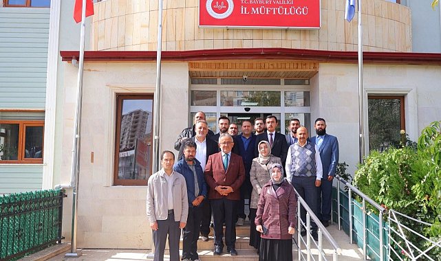 Müftü Danacı müftülük personeli ve Kur'an kursu öğreticileriyle vedalaştı