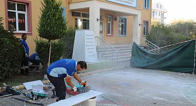 Muğla Büyükşehir'den zarar verilen Atatürk büstüne hızlı müdahale