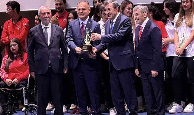 Muğla Valisi Akbıyık'a "Spora Destek Veren Devlet Adamı" ödülü