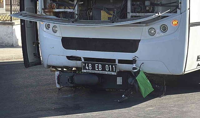 Muğla'da elektrikli bisiklet otobüsün altında kaldı: 1 yaralı