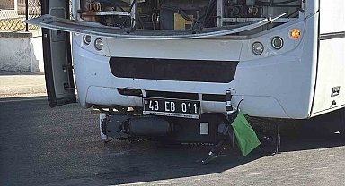Muğla'da elektrikli bisiklet otobüsün altında kaldı: 1 yaralı