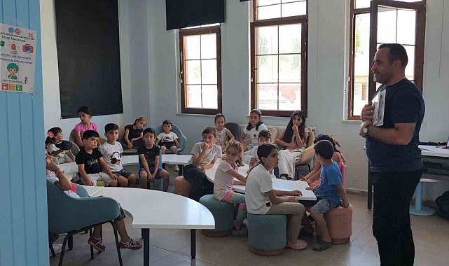 Muradiye Bebek ve Çocuk Kütüphanesi'nde aileler üretiyor, çocuklar keşfediyor