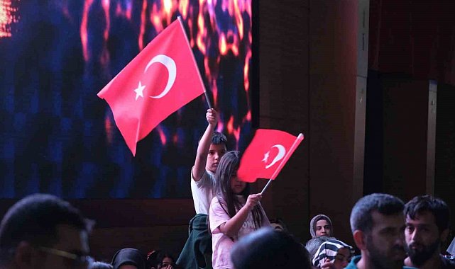 Mustafa Yıldızdoğan Erzincan'da sahne aldı