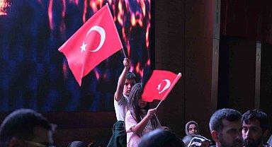 Mustafa Yıldızdoğan Erzincan'da sahne aldı