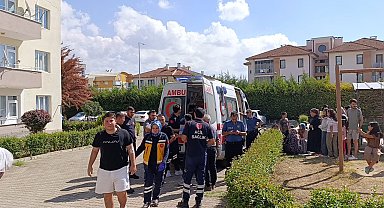 Mutfaktan çıkan yangında 4 kişi dumandan etkilendi