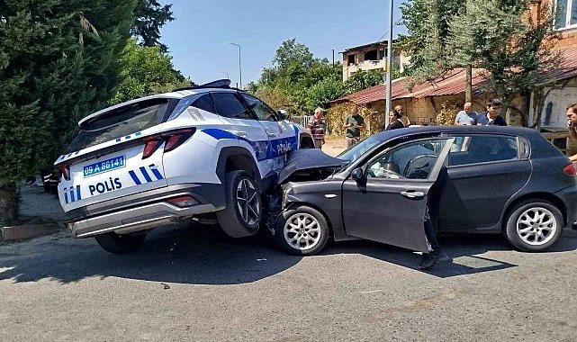 Nazilli'de polis aracı ile otomobil çarpıştı: 2 yaralı